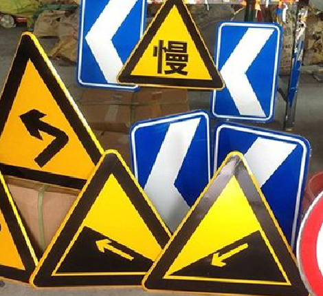 景德镇标识标牌中颜色的确定是很重要的。